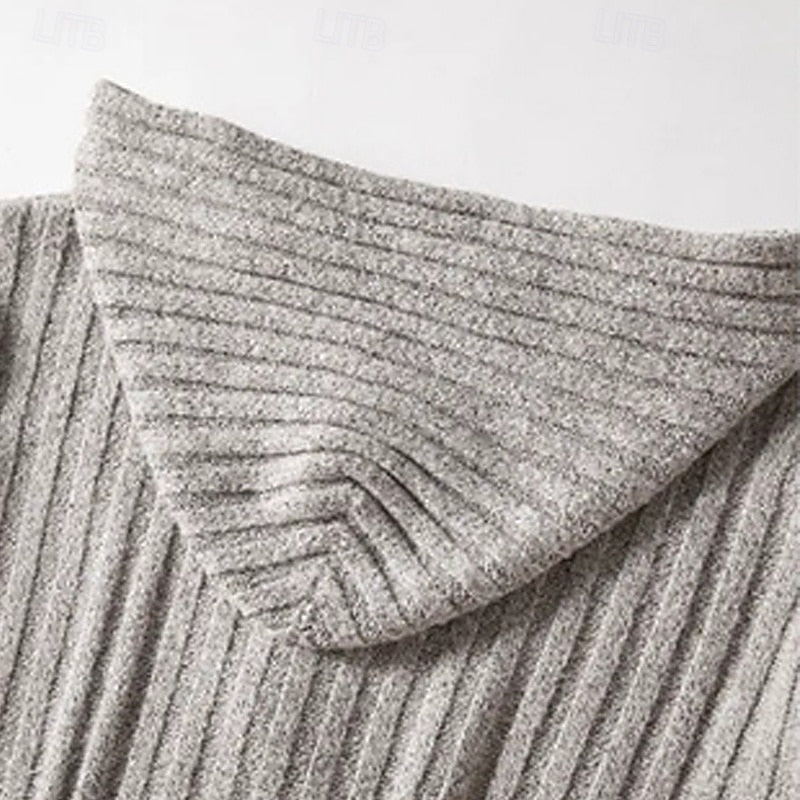 Seitliche Ansicht der Herren-Strickjacke im Grobstrick