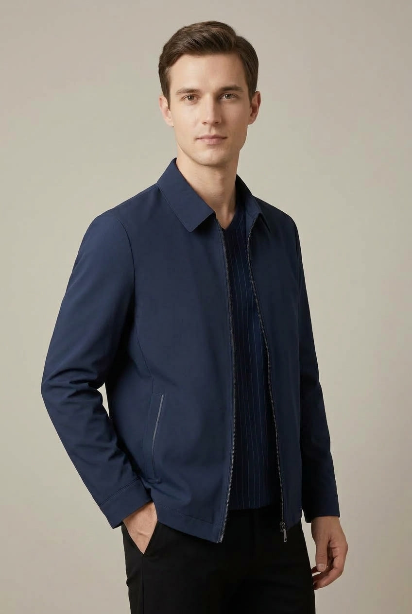 Rückansicht der Herrenjacke mit schlichtem Design