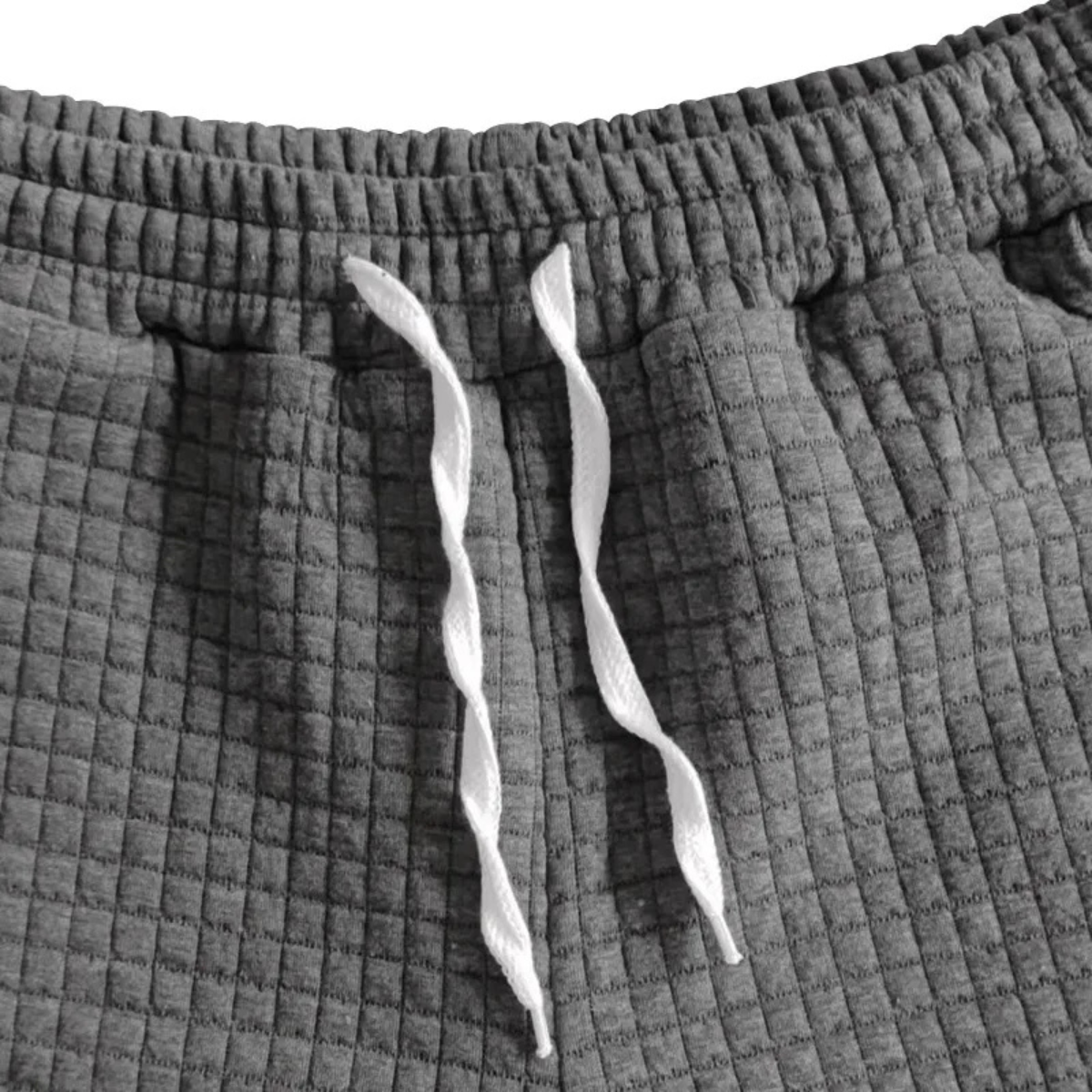 Rückansicht des Herren Sommer-Sets aus Waffelstrick mit relaxed fit