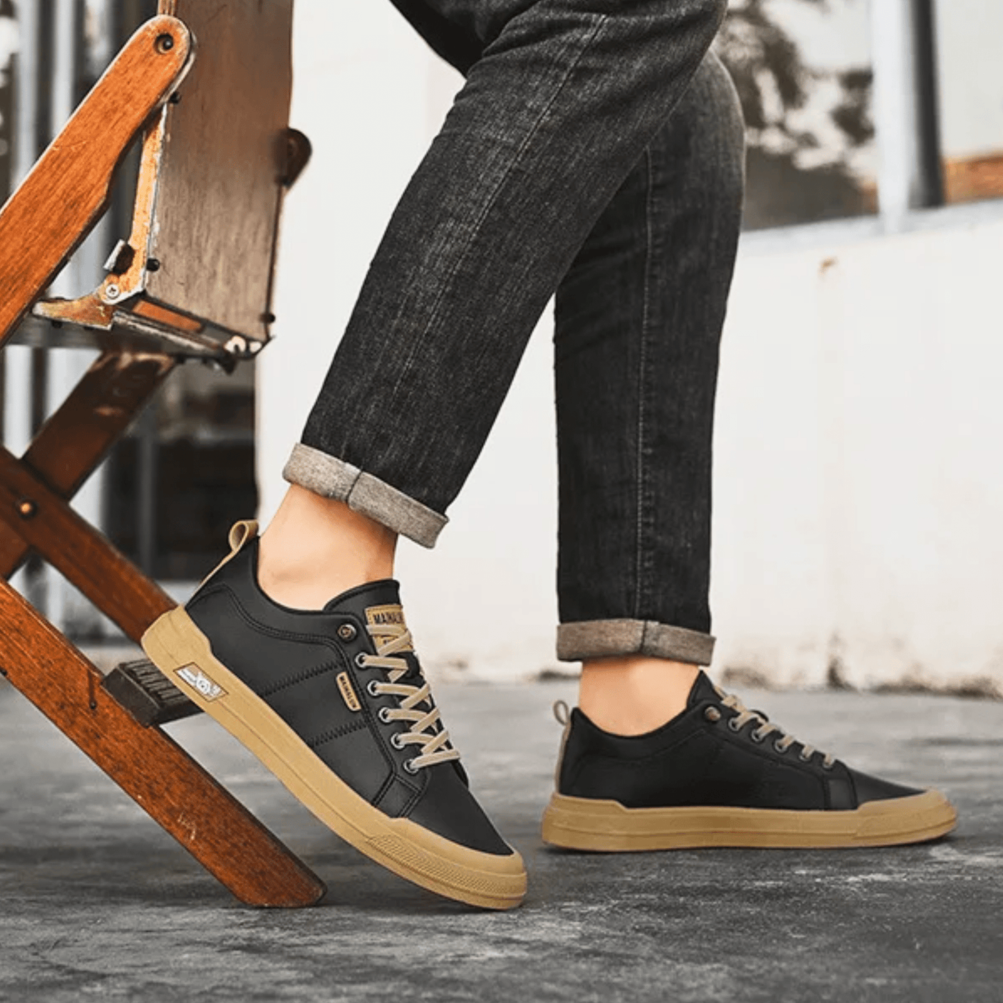 Ledersneaker mit sichtbarer Laufsohle