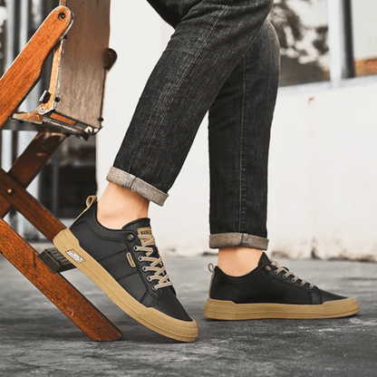 Ledersneaker mit sichtbarer Laufsohle