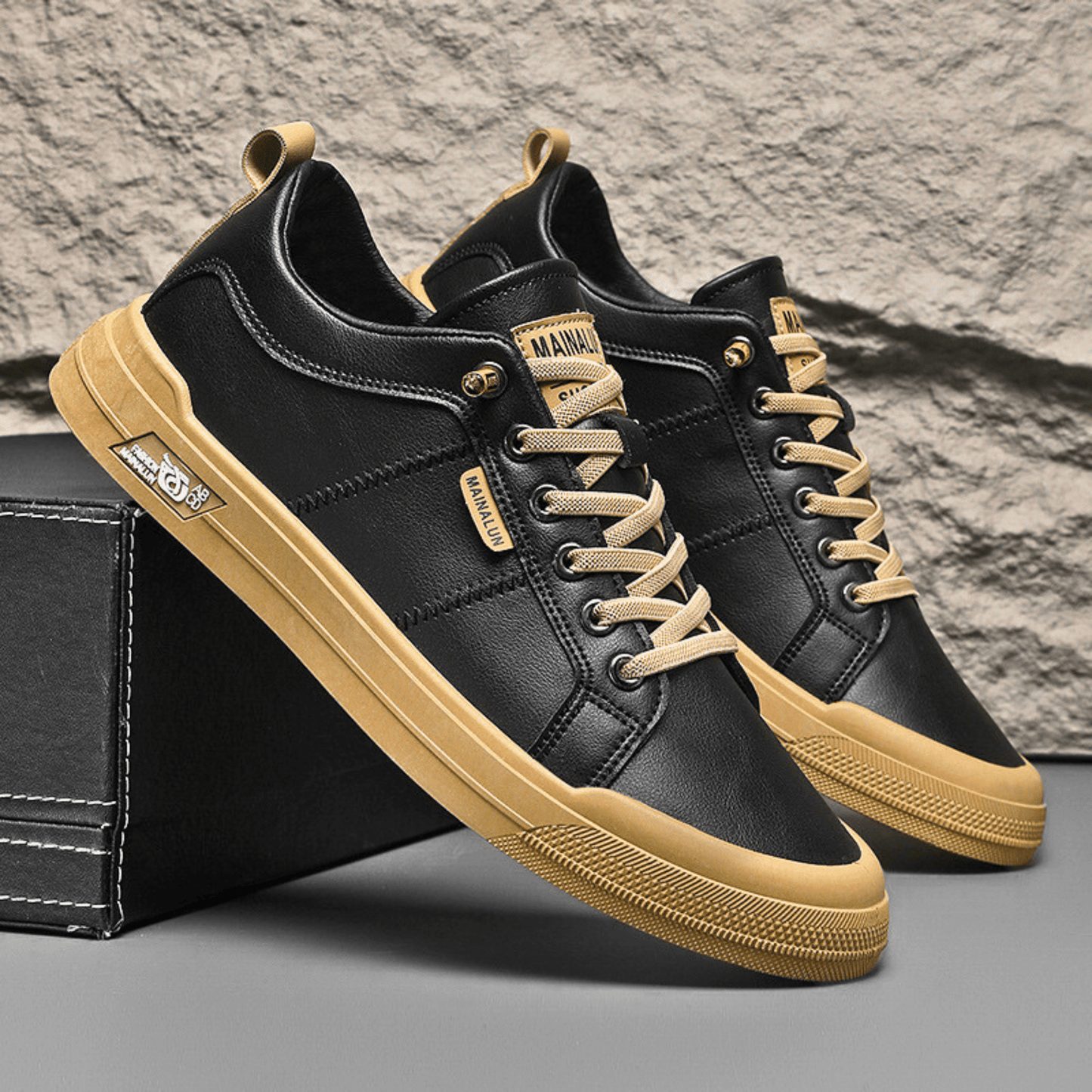 Ledersneaker mit niedrigem Schaft von vorn