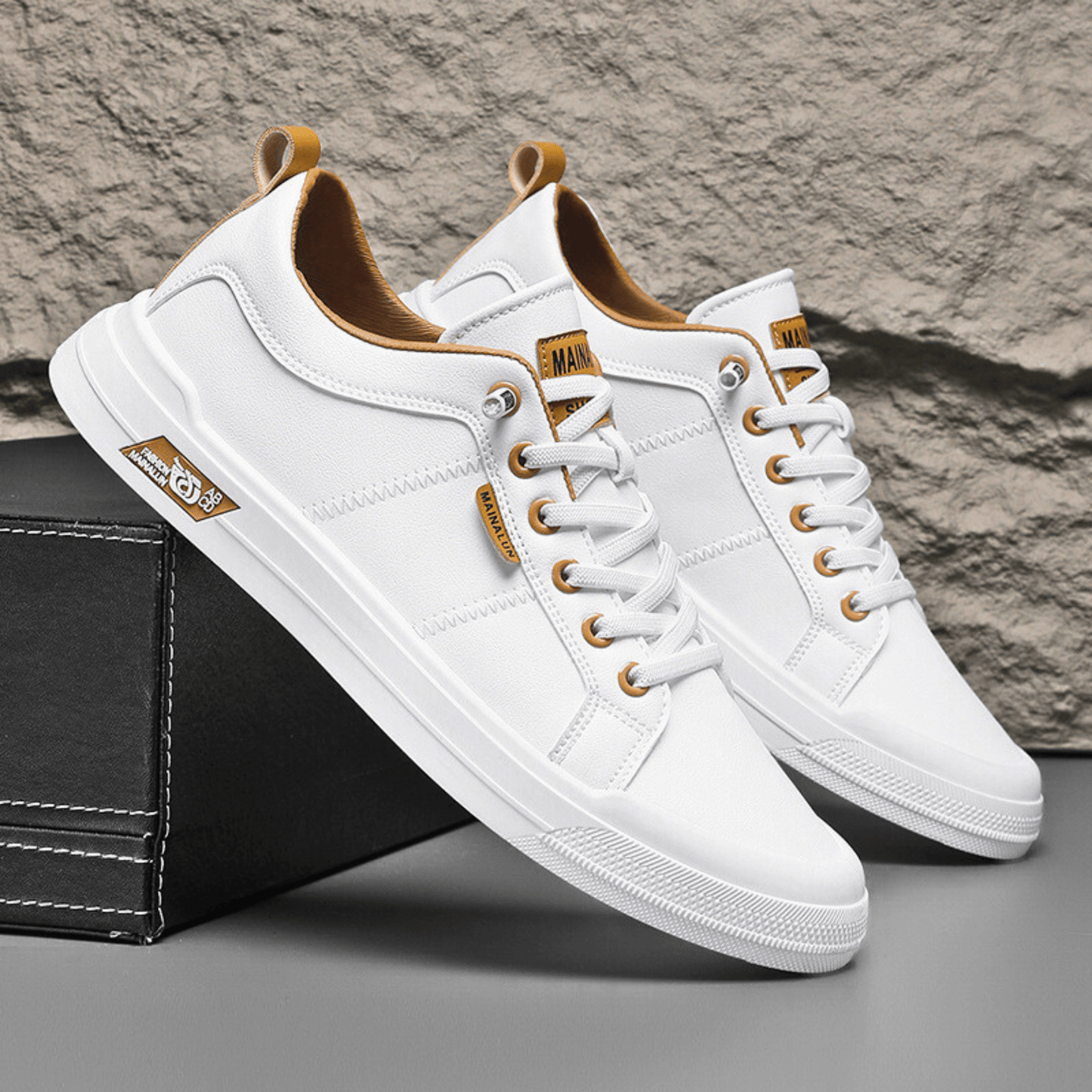 Ledersneaker mit niedrigem Schaft in Seitenansicht