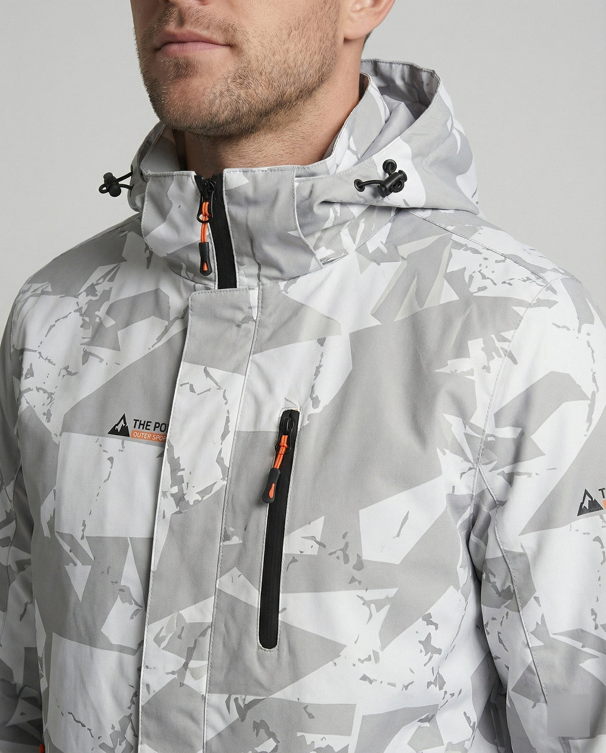 Sportliche Damen-Skijacke mit auffälligem Buchstabendruck