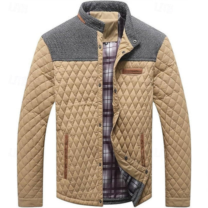 Steppjacke mit Stehkragen in geradem Schnitt, Vorderansicht
