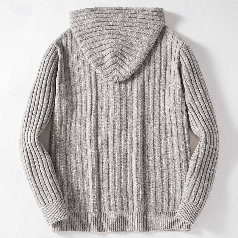 Rückansicht der Herren-Strickjacke mit Kapuze