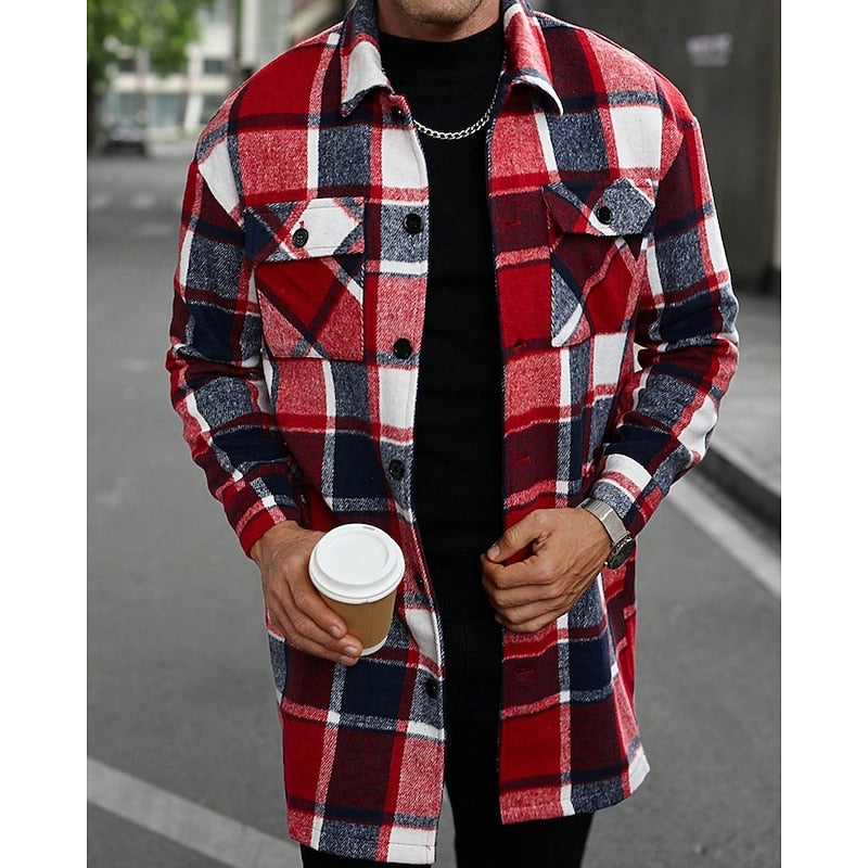 Brustbereich der karierten Hemdjacke mit klassischem Hemdkragen