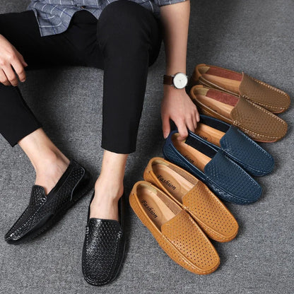 Paar klare Loafer in moderner, minimalistischer Ausführung