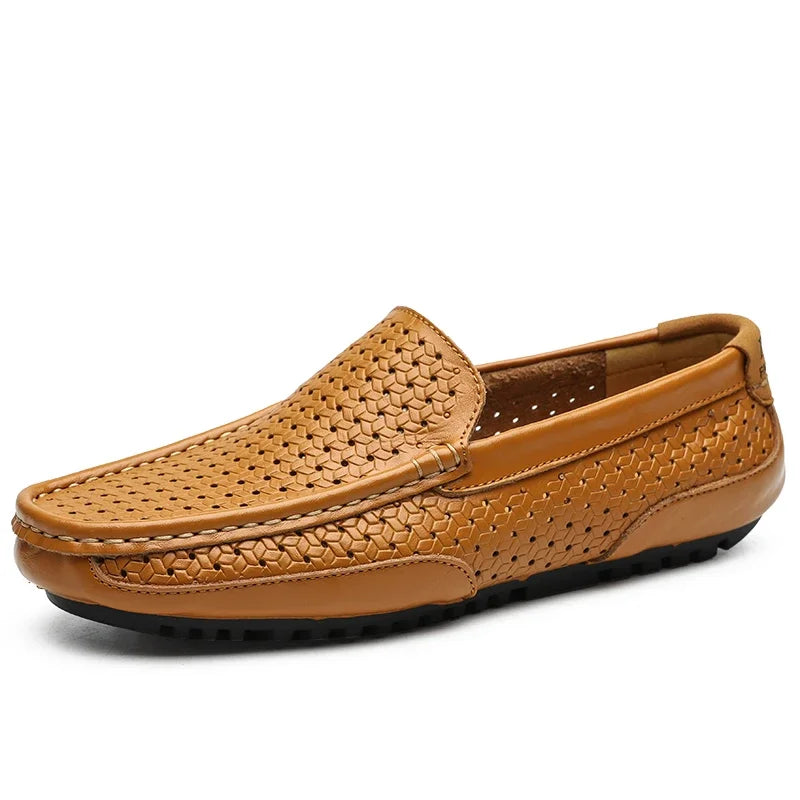 Nahaufnahme eines transparenten Loafers mit elegantem Design